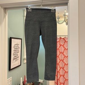 Lulu cropped leggings